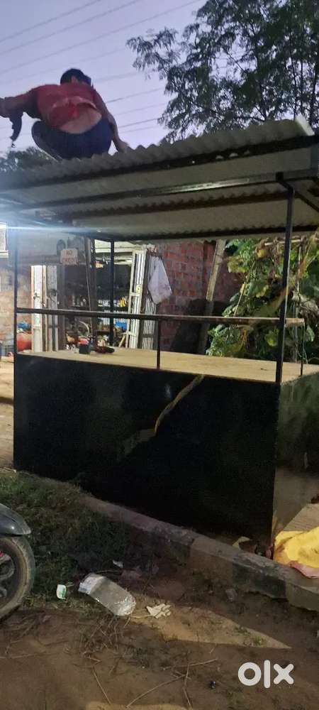 Fast food counter with trolley