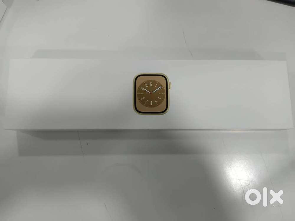 Apple Watch Series 8, 45 mm, GPS + LTE, Gold Milanese Loop