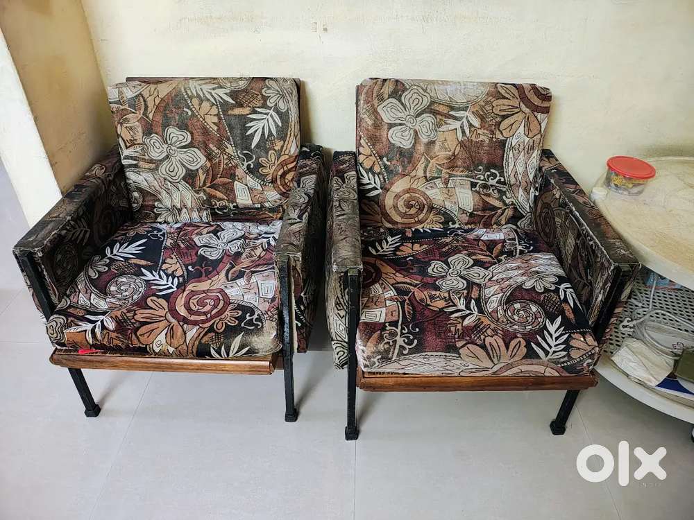 2 Chairs and 1 Office table