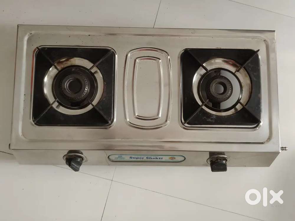 Gas stove with metal body