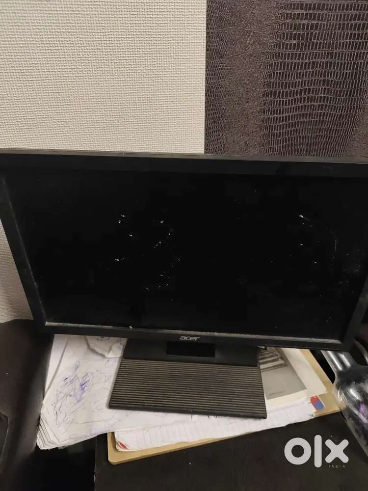Selling acer computer screen in rs 1999