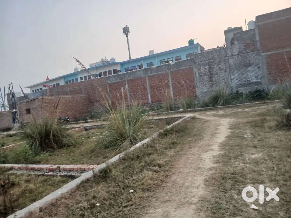 Corner pilot Doaba school k back mai khajurya churaha main road se 50m