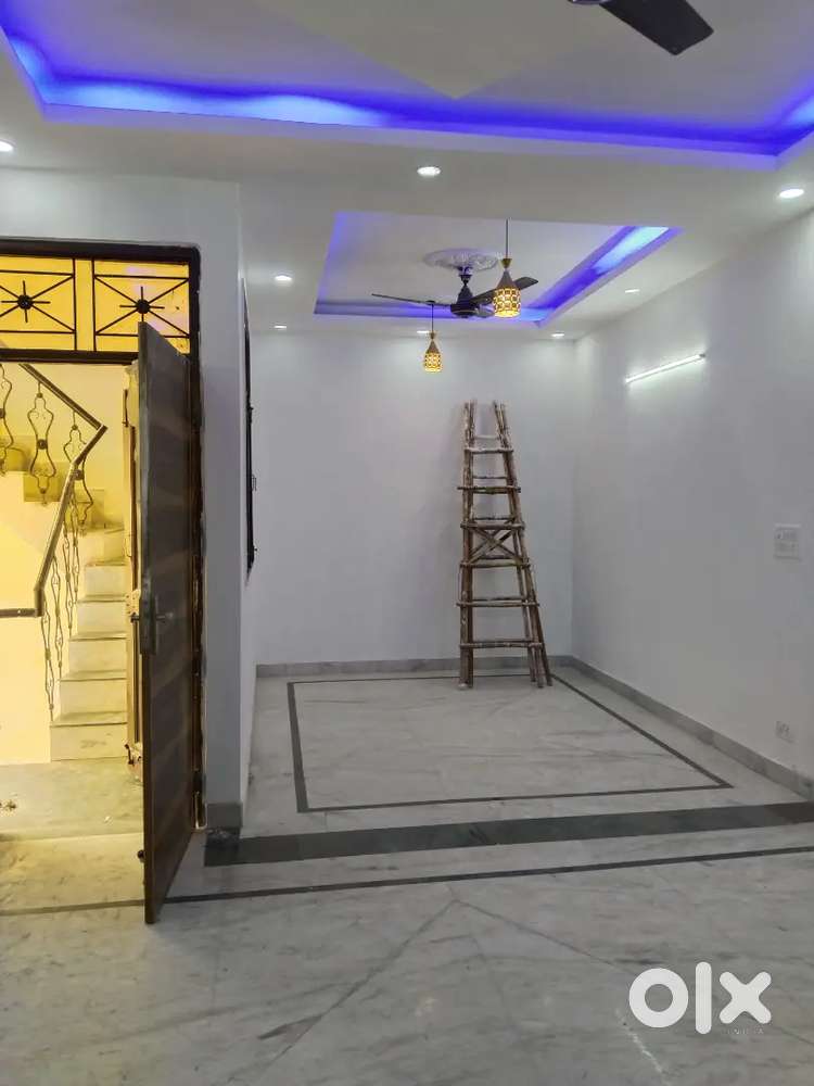 Independent builder floor 3bhk for sale in greenfields colony