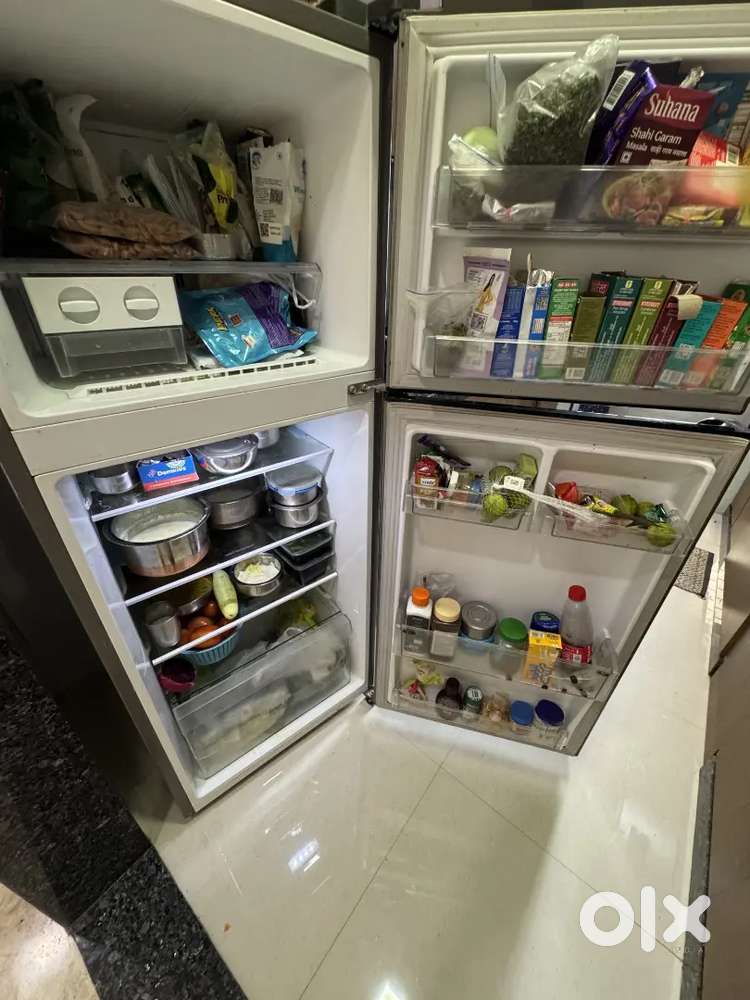 Selling LG Refrigerator – Moving Out Sale