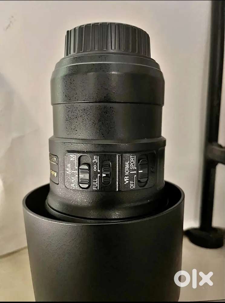 Nikkor 300mm f/4 AF-S Lens – Excellent Condition (Almost New)
