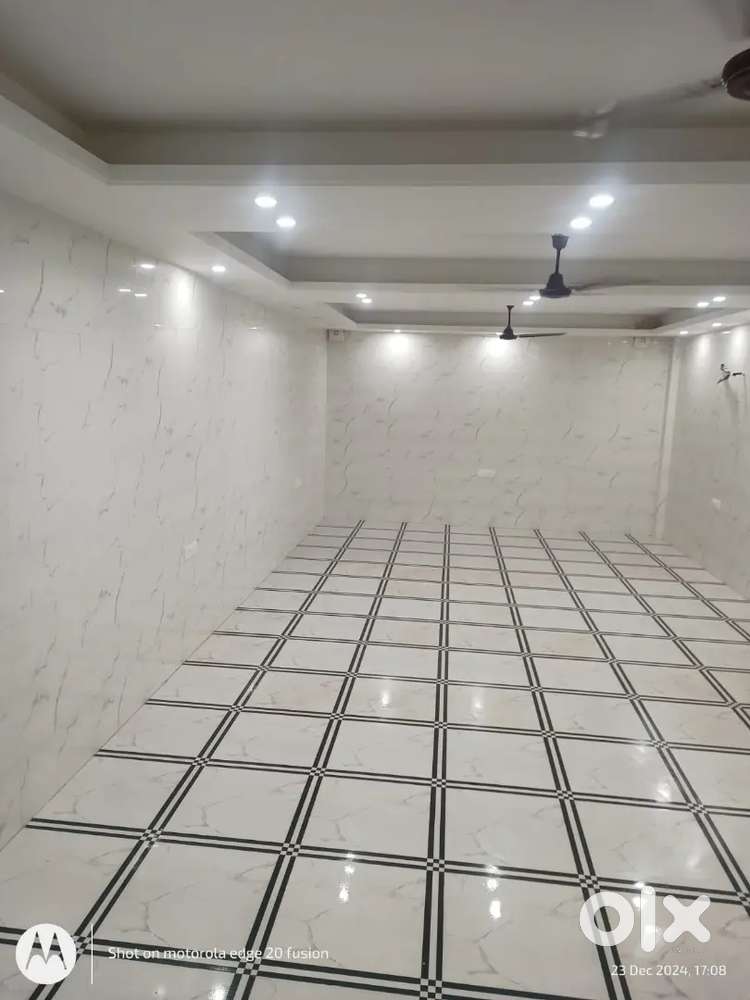 12*25 shop for rent in maansarovar garden with wahroom in 40000 rs