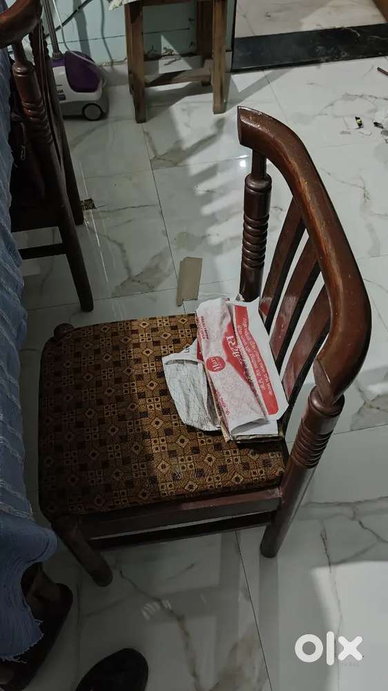 Dining table 4 seater