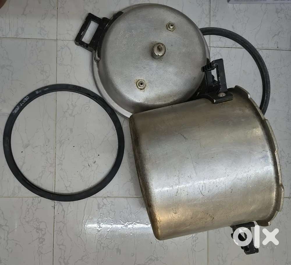 Cooker 13.5 litres for ₹1800 ( New ₹5800)