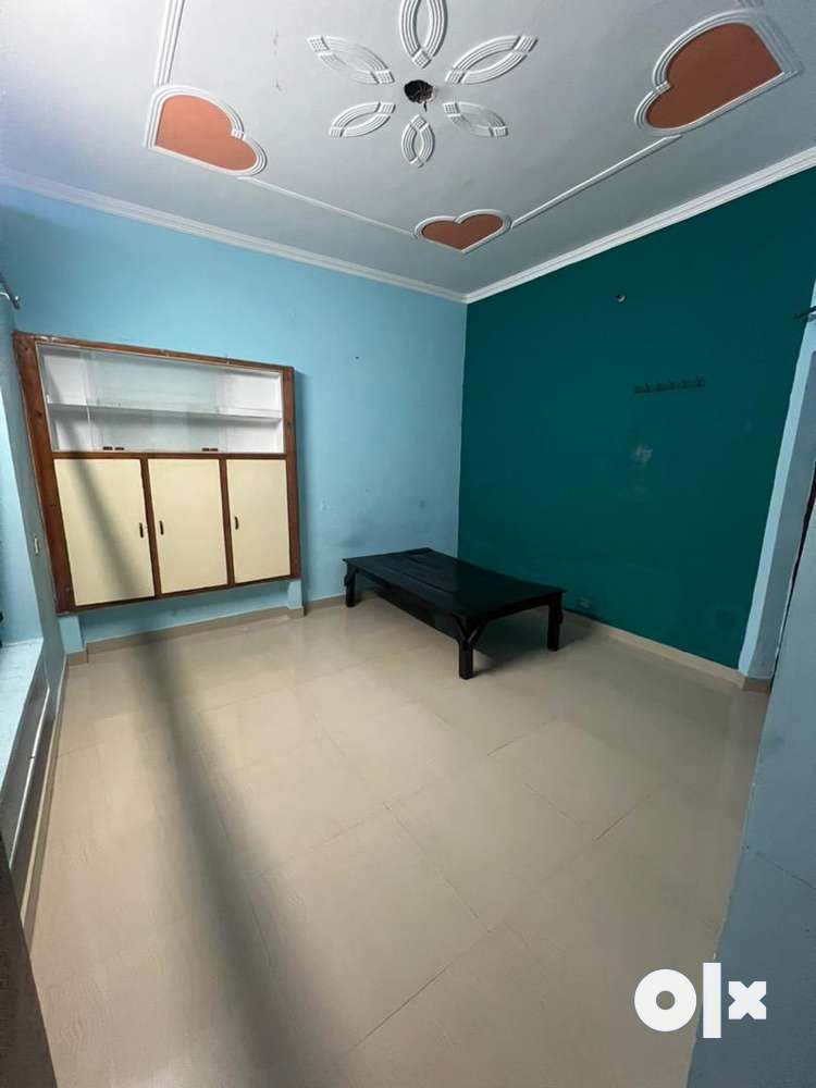 2 bhk semi furnished rooms