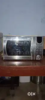 Kelvinator brand,, new condition 20 litre microwave