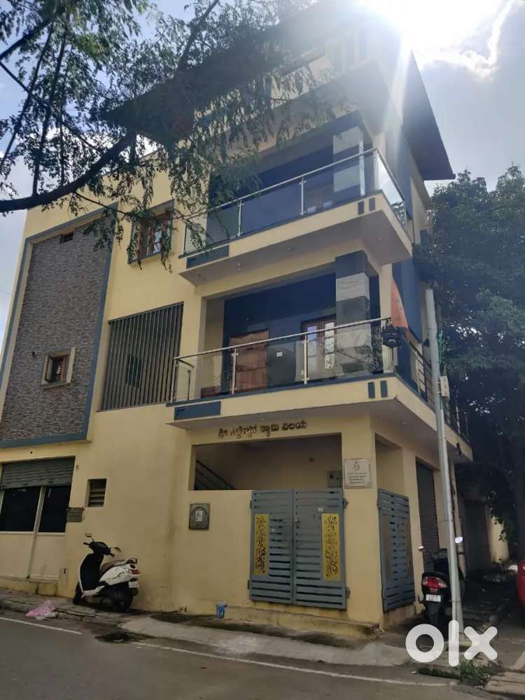 Duplex building for sale