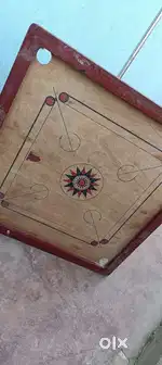 Carrom board