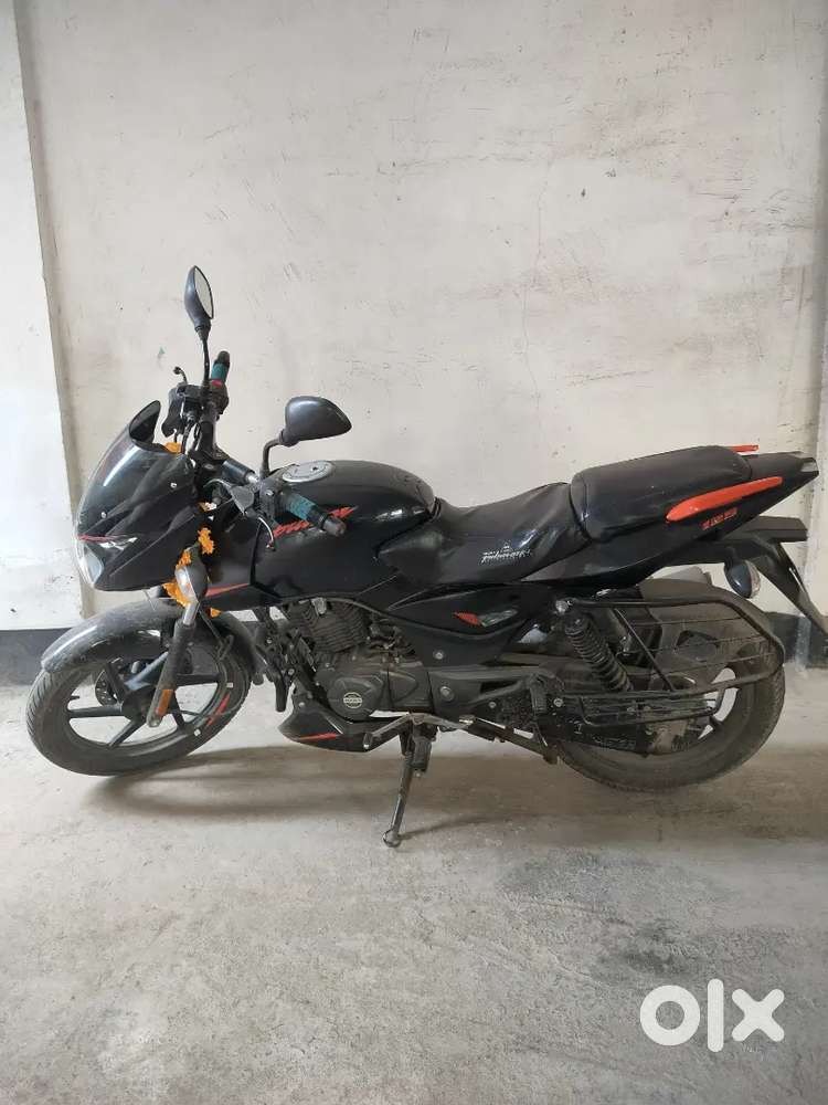Excellent condition Pulsar neon 125 (Black & Orange) 2021 model