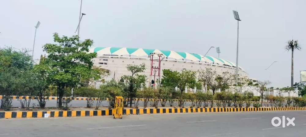 इकाना स्टेडियम के नजदीक ग्रीन कॉरिडोर के पास आवासीय प्लॉट