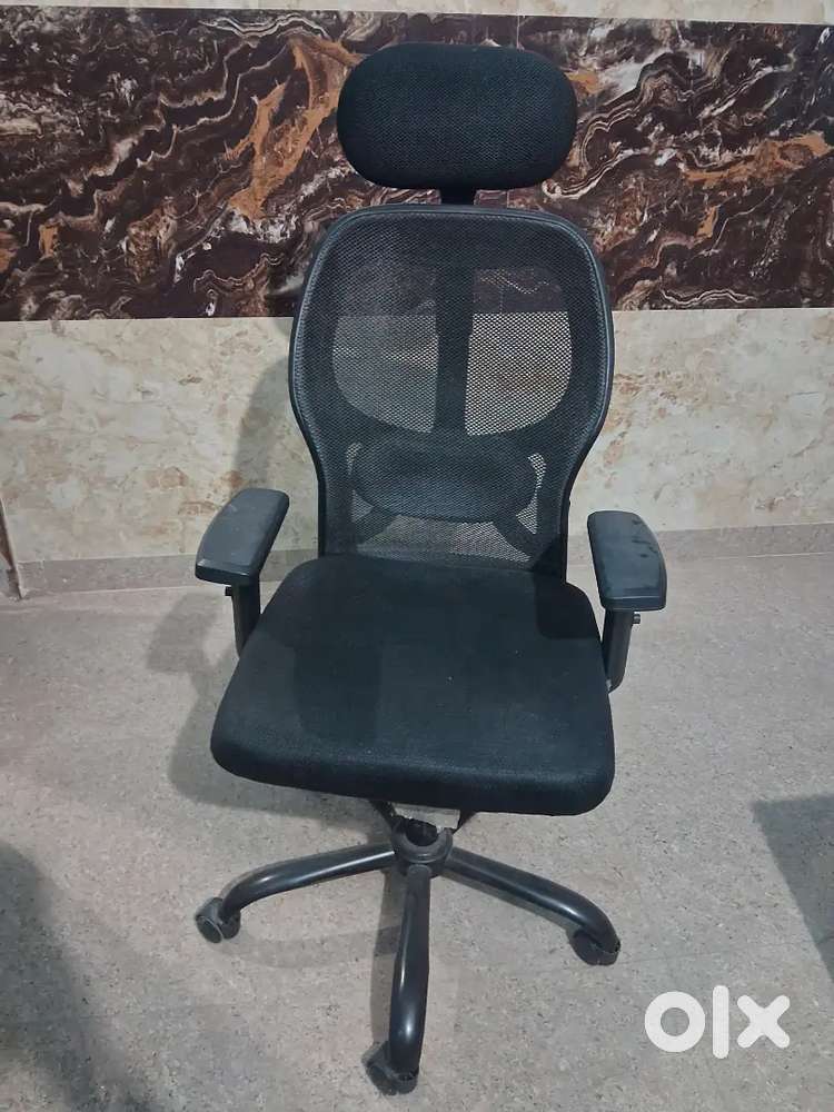 OFFICE CHAIR FULLY FUNCTIONAL for long hours sitting