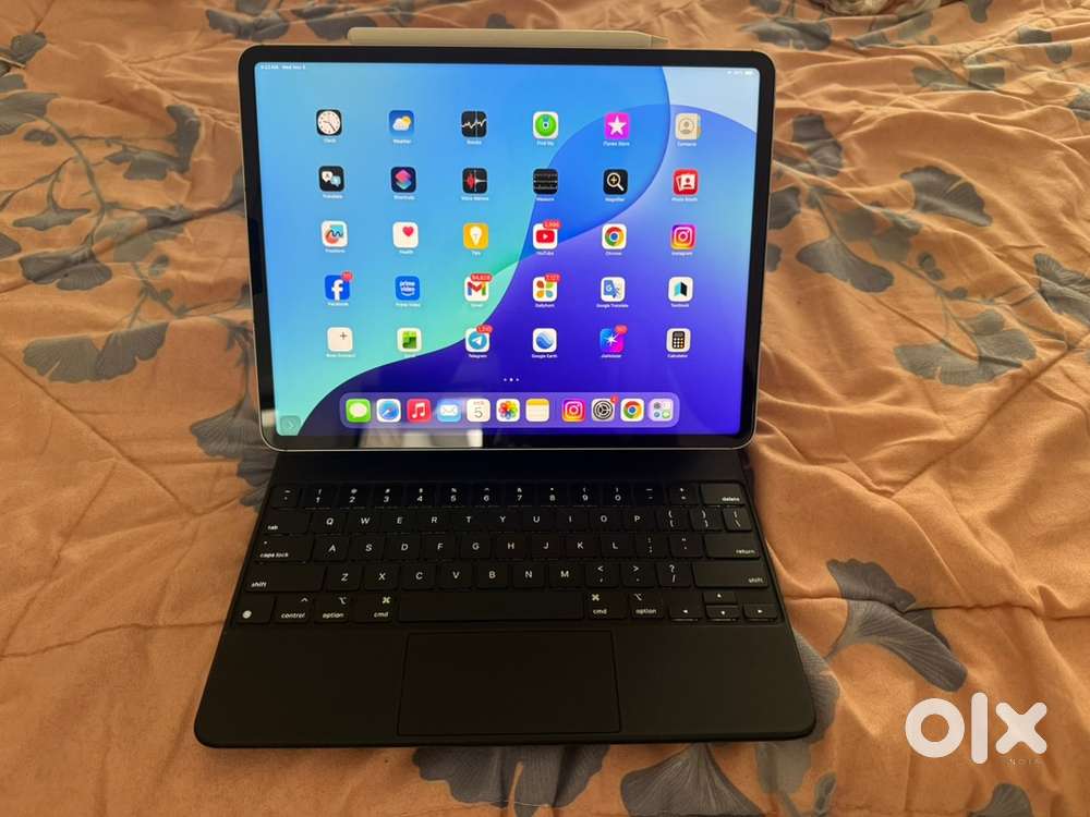 Ipad pro 12.9..5th gen with pencil and magic keyboard