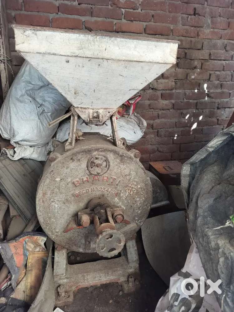 Chakki Machine with Crompton Engine
