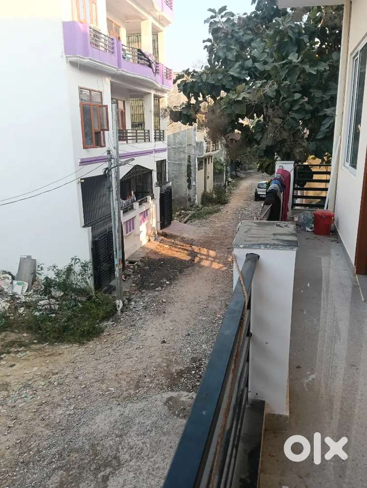 I urgently need roomate I study in bbd