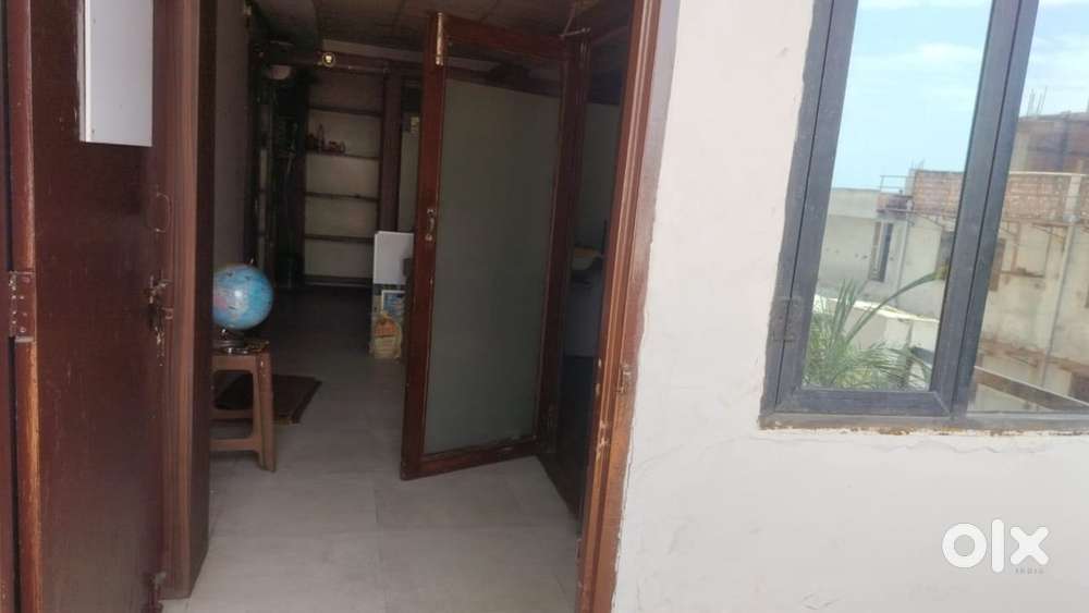 this is 350 sqft furnishd office for rent in rajpur road