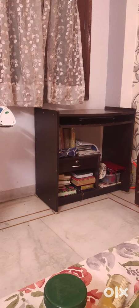 Computer table