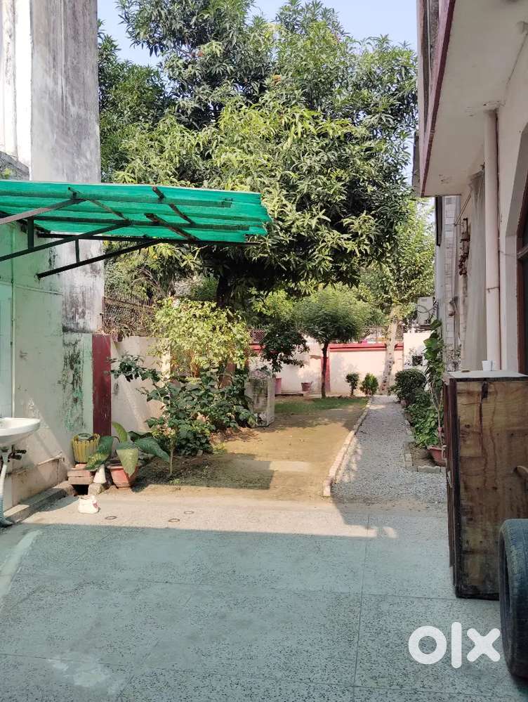 Cafe and Restaurant space available in munshipulia chauraha