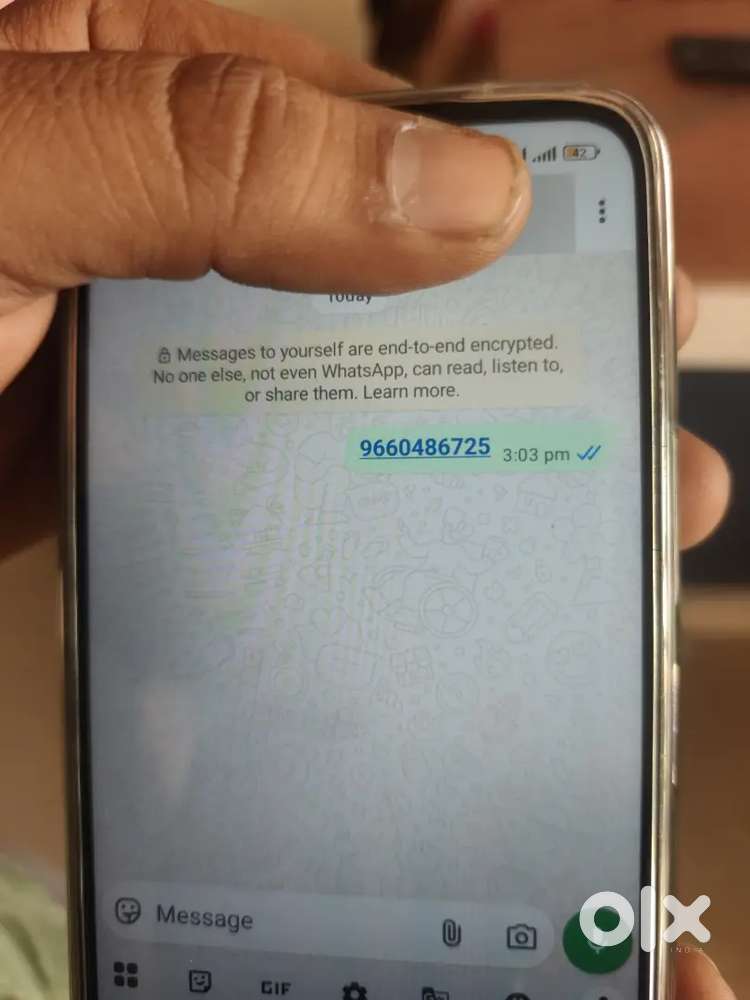 2 Dukan hai or piche 4 room hai or lat bath hai  1 bigha se thodi Kam