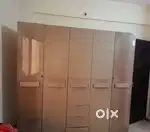 बेडरूम मधील कपाट