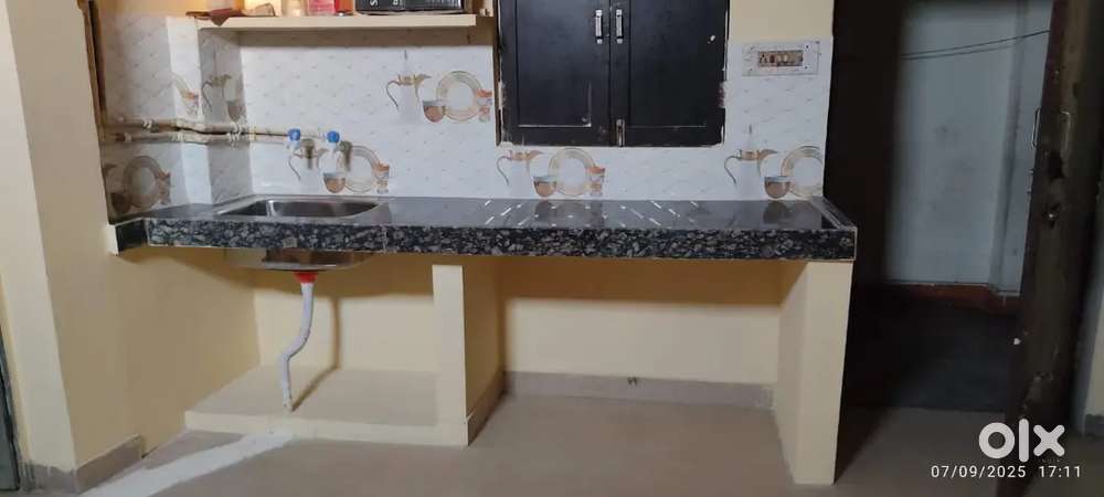 1 bedroom with kitchen and bathroom, 24/7 water supply