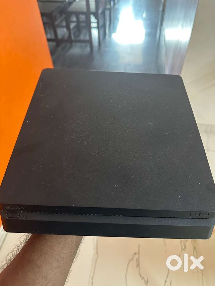 Ps4 1 TB with 15 games and a controller
