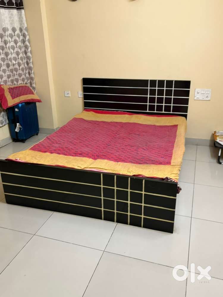 LUXURIOUS QUEEN-SIZED DOUBLE BED