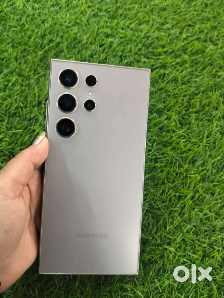 Selling Samsung S24 Ultra, Mint Condition,12/256GB Warranty Available.