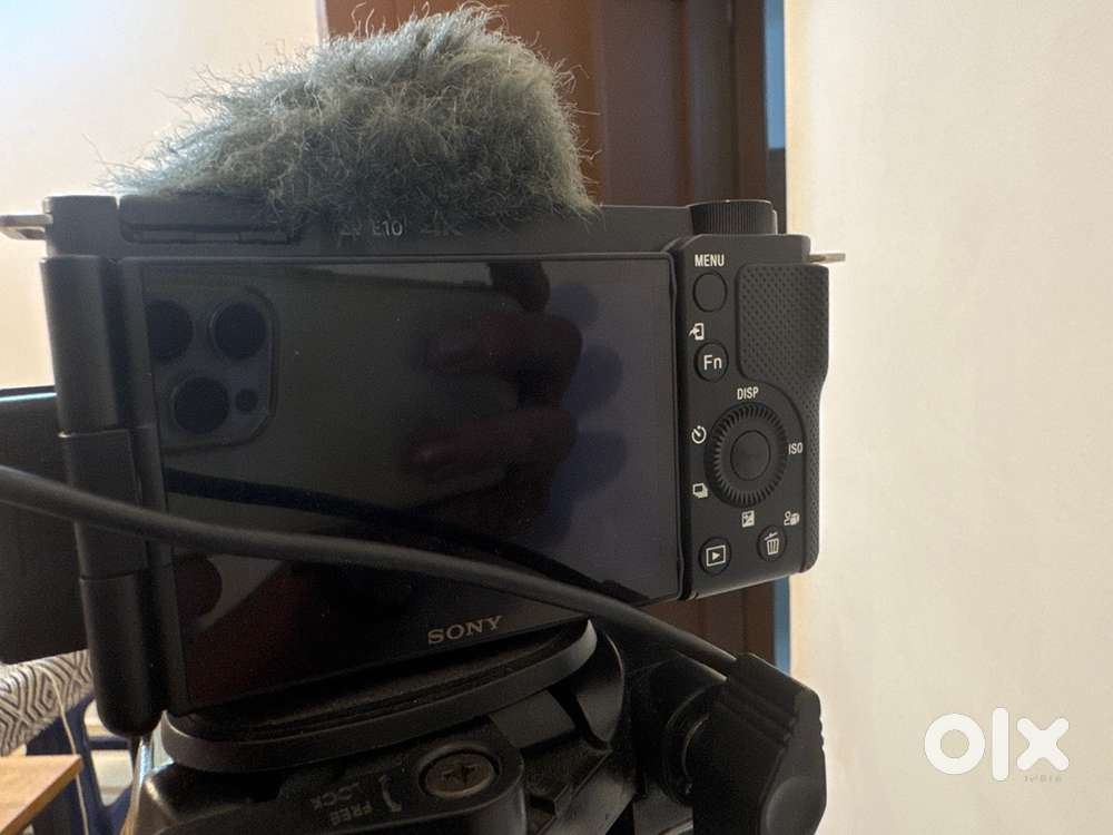 Sony ZV E 10 Almost new with box and lens and bill / Unused