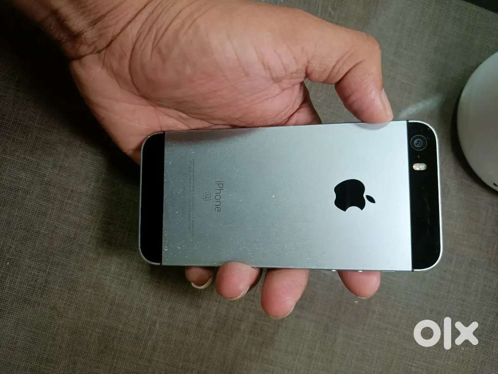 IPHONE SE 1st generation mint condition