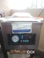 Vacuum sealing machine