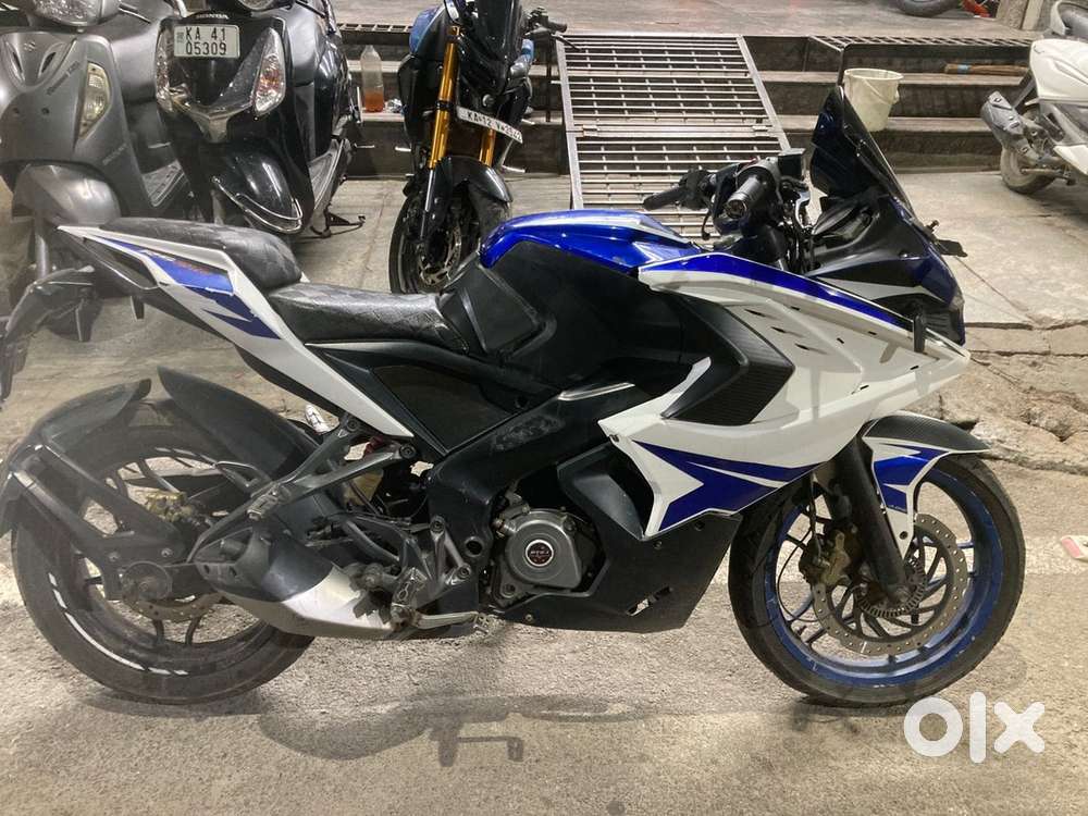 Bajaj pulsar rs 200 cc abs bs4 model