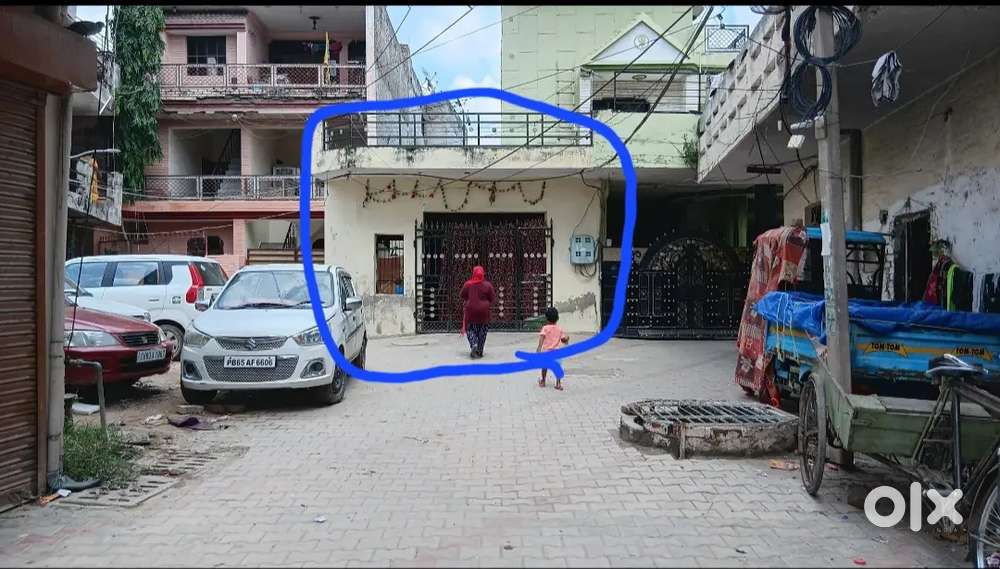 300 gaj old half constructed house for sale in village kumbra