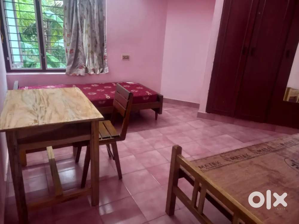 Sharing room only for Males/Gents near IAS Academy Charachira