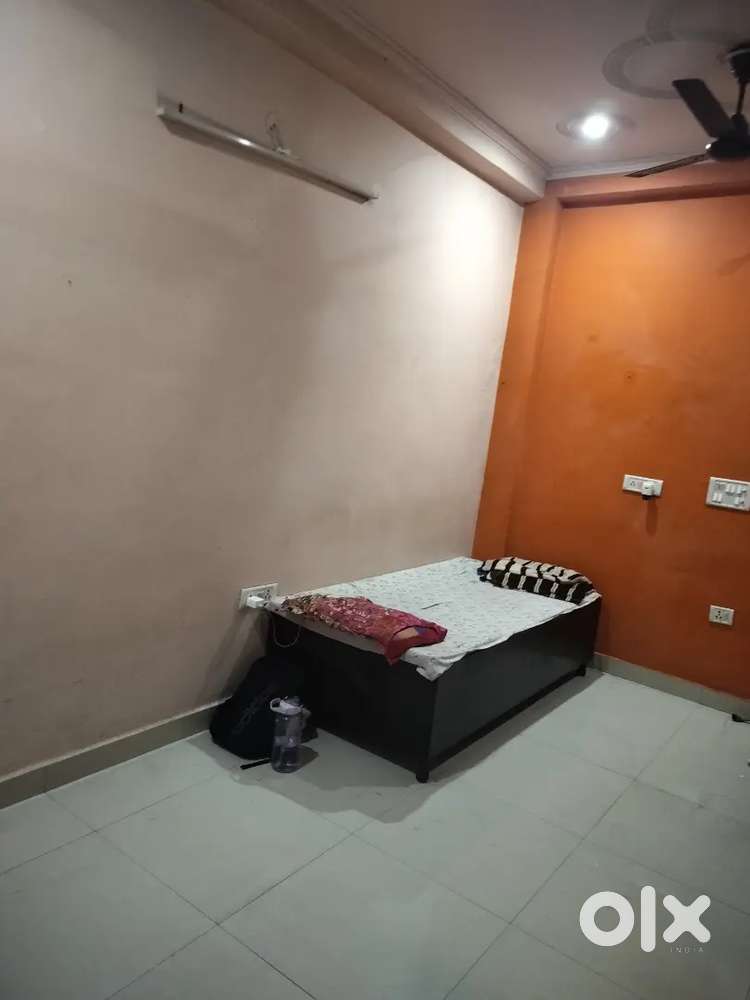 Only female room mate required