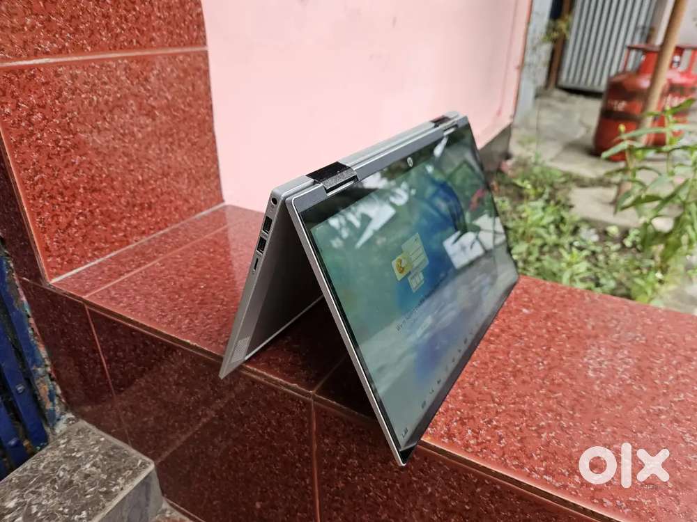 HP 360. Touch screen + fingerprint sensor