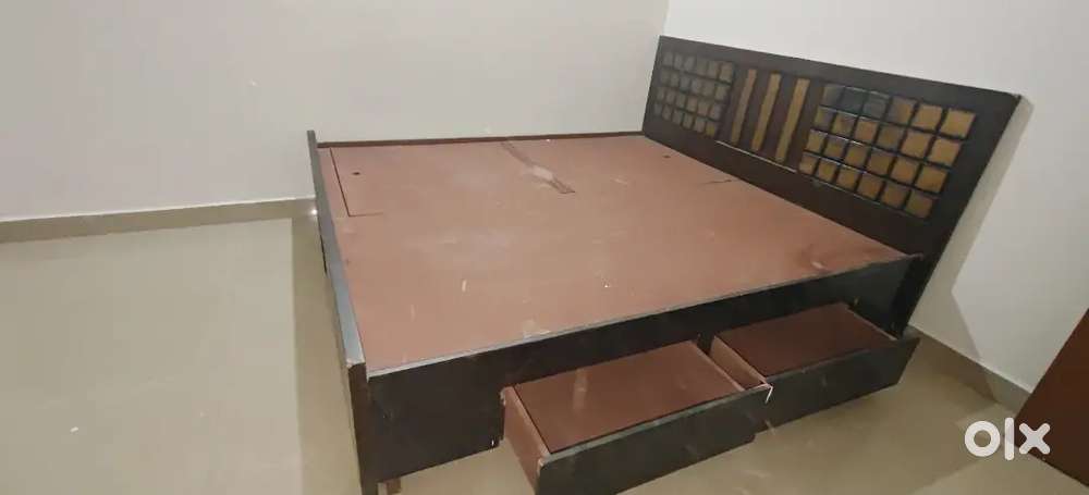King size cot for immediate sale