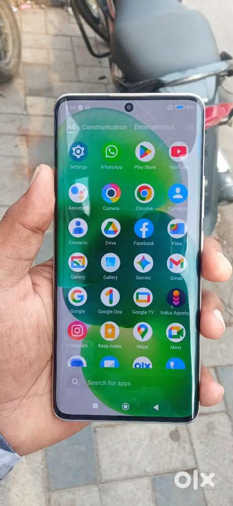 5g car display hai ram 8 rom 128 bettry 5500 sirf 3 mahine chala hua h