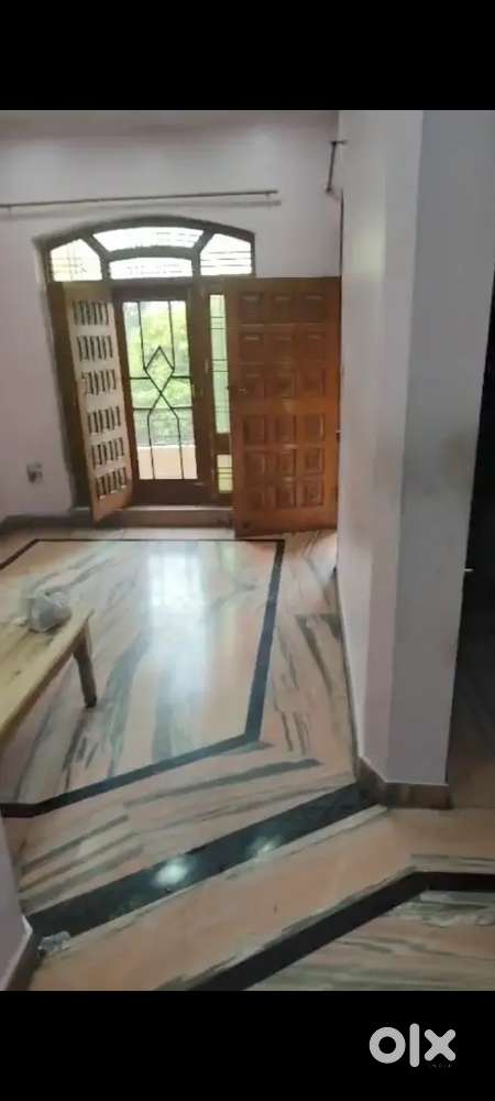 Fully independent 2bhk, for boys on 1st floor