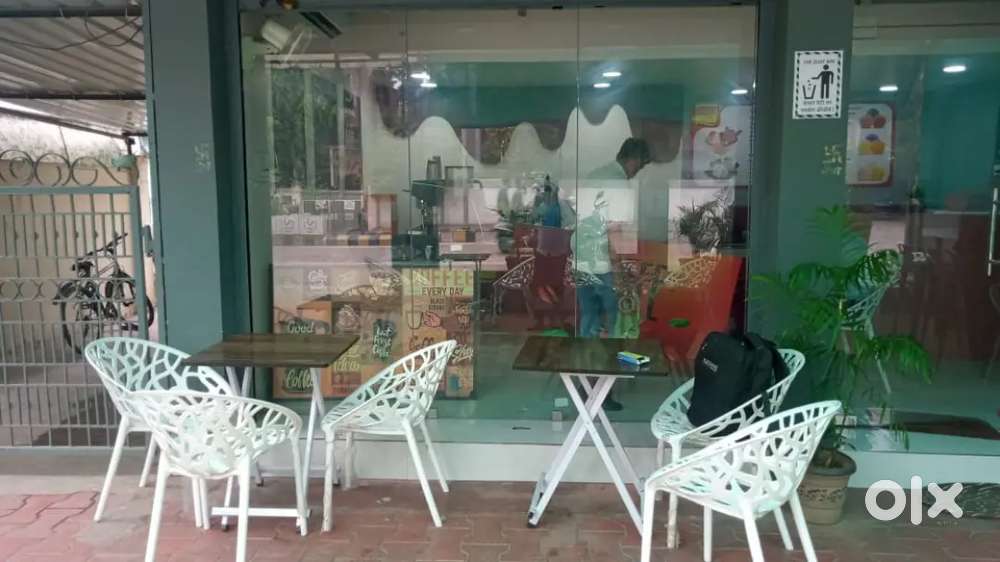 Staff Required For Ice Cream Cafe