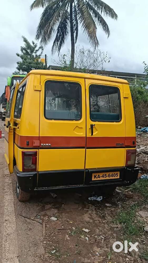 school winger driver Mysore city to Hotagalli school
