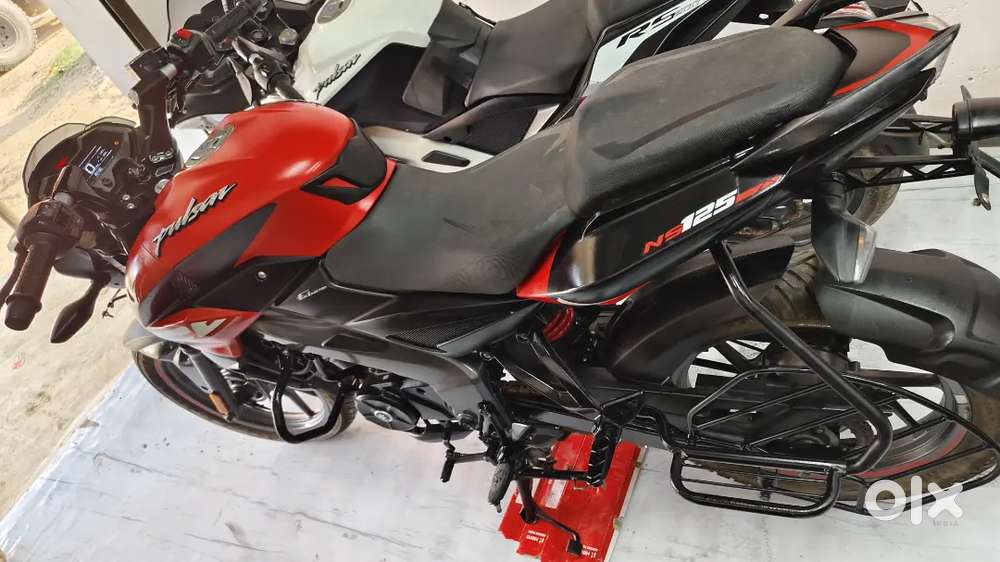 बैंक से खिचा हुआ सभी प्रकार के बाइक उपलब्ध है only cash payment