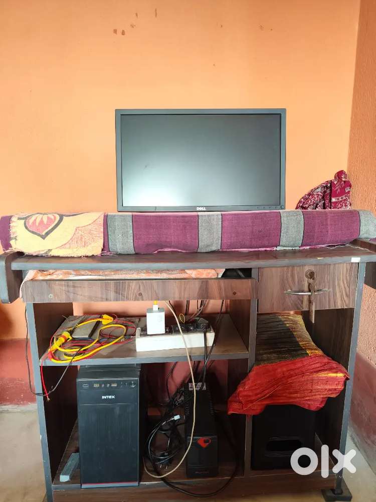 Full desktop computer