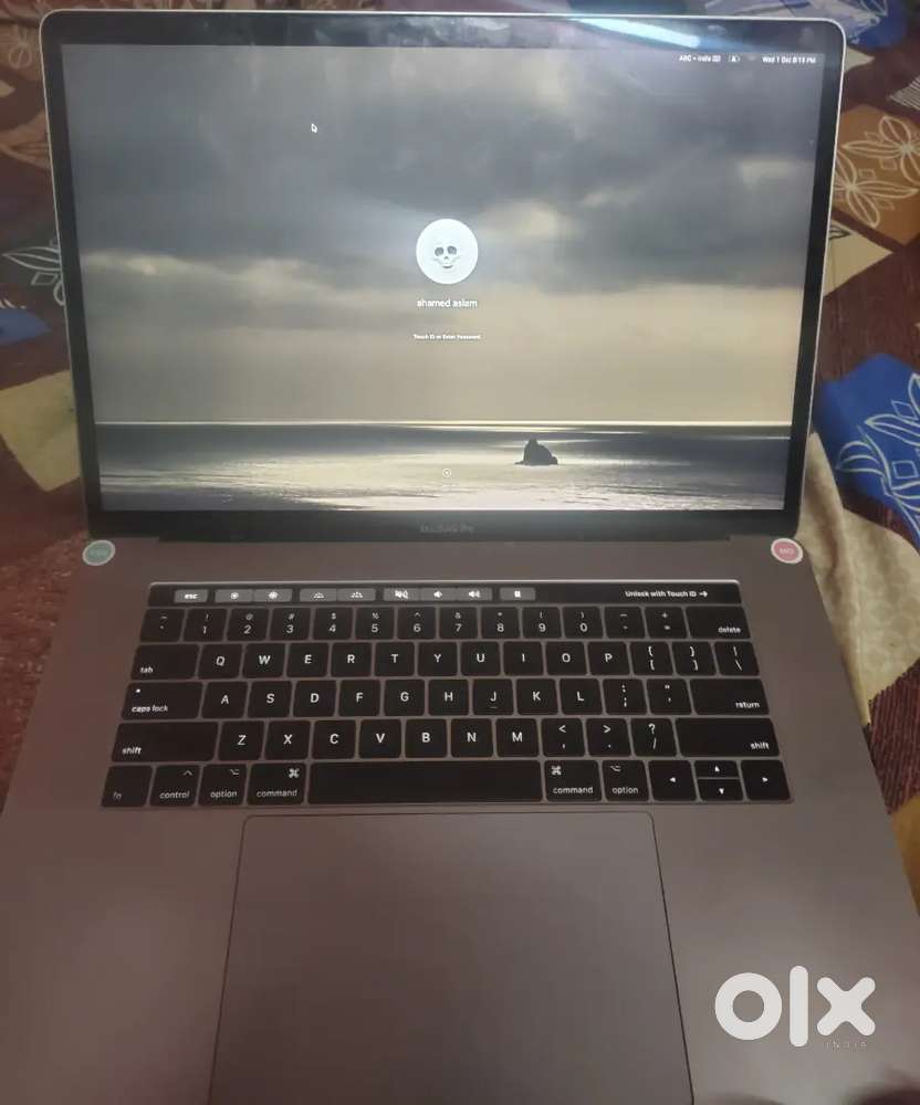 Macbook pro touch bar