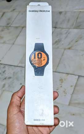 Samsung watch 4 44mm with box charger available mint condition