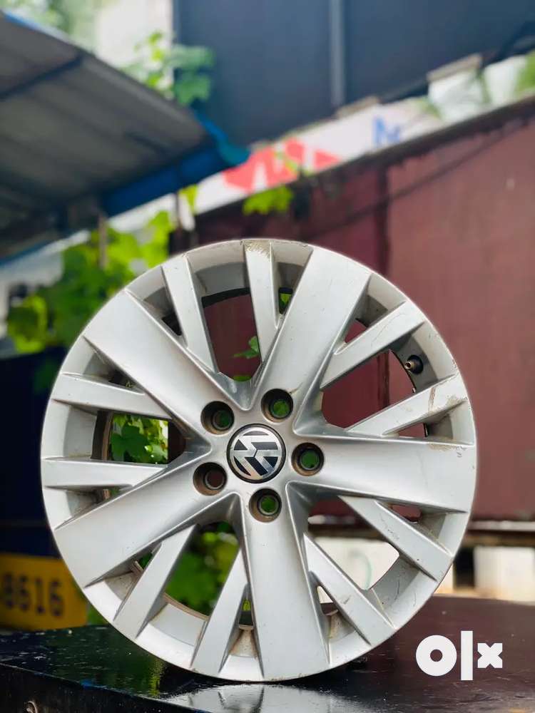 15 inch 5 hole 100 pcd volkswagon oem 4 used alloys for sale