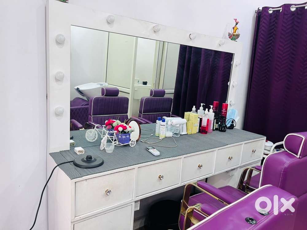Salon Vanity